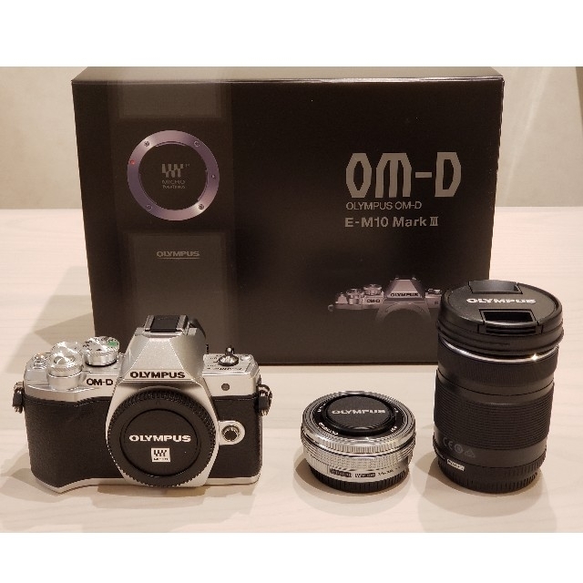 ★美品★OM-D E-M10 Mark III ダブルレンズキット＆おまけ多数ミラーレス一眼