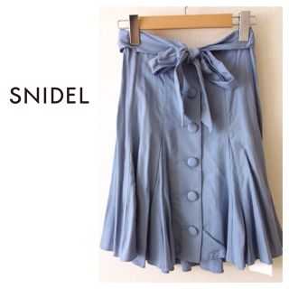 スナイデル(SNIDEL)の  新品 Snidel ウエストリボン フレアスカート アイスブルー 0 (ひざ丈スカート)