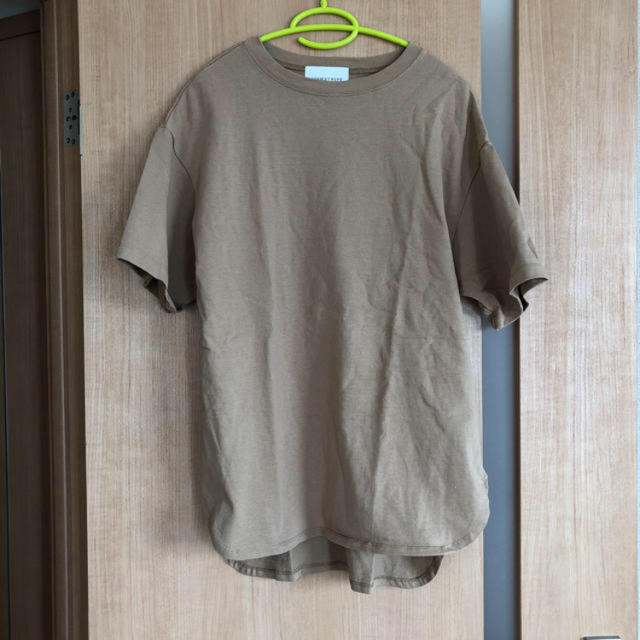 Adam et Rope'(アダムエロぺ)のアダムエロペ ビックTEE ベージュ レディースのトップス(Tシャツ(半袖/袖なし))の商品写真