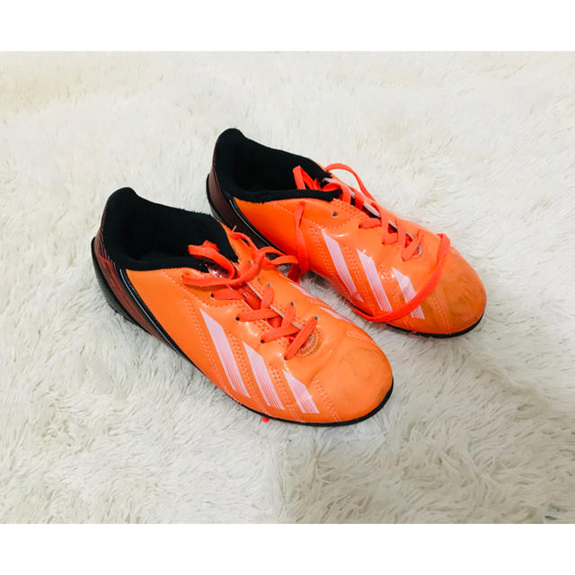 adidas(アディダス)のAdidas サッカースニーカー スポーツ/アウトドアのサッカー/フットサル(シューズ)の商品写真