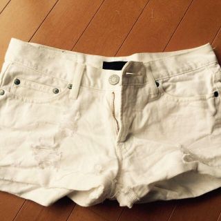 マウジー(moussy)のmoussy ホワイトデニム(ショートパンツ)