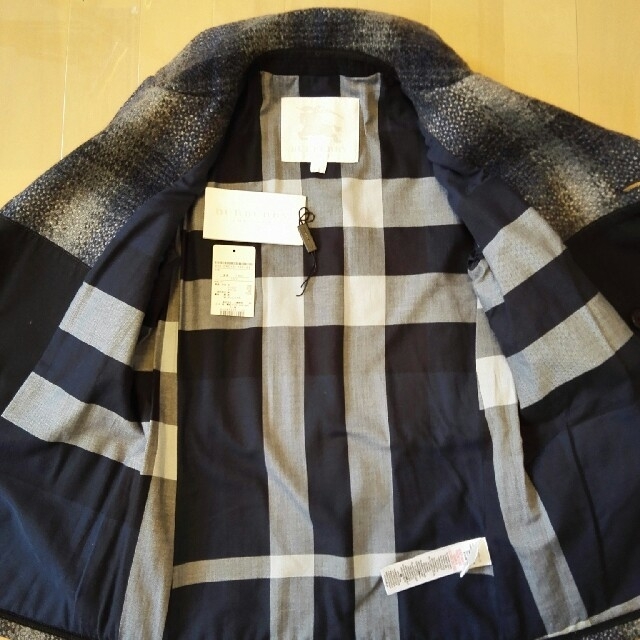 BURBERRY(バーバリー)のバーバリー　コート　キッズ　未使用 キッズ/ベビー/マタニティのキッズ服男の子用(90cm~)(コート)の商品写真