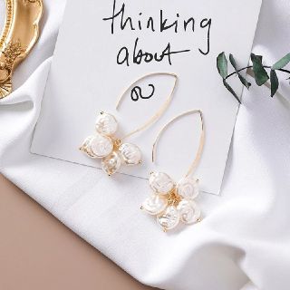 ザラ(ZARA)の【送料無料】ぶらさがり淡水パールピアス☆(ピアス)