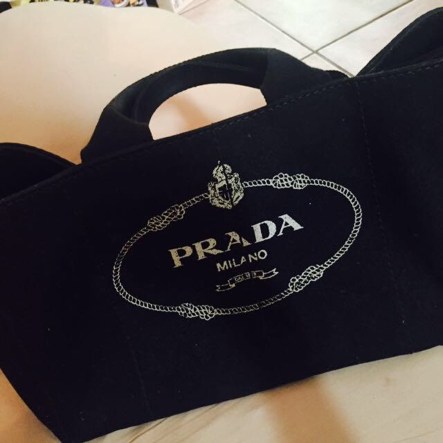 PRADA カナパ