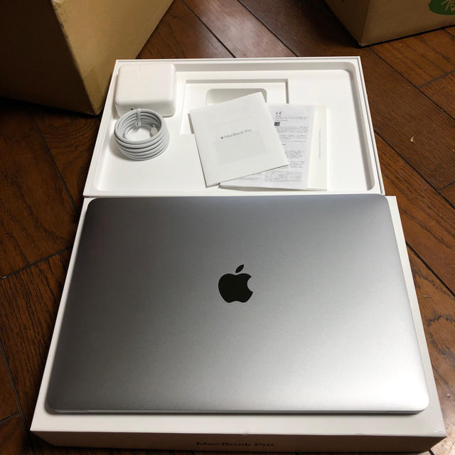MacBook Pro 13inch 2018 i5/16GB/512GB 美品