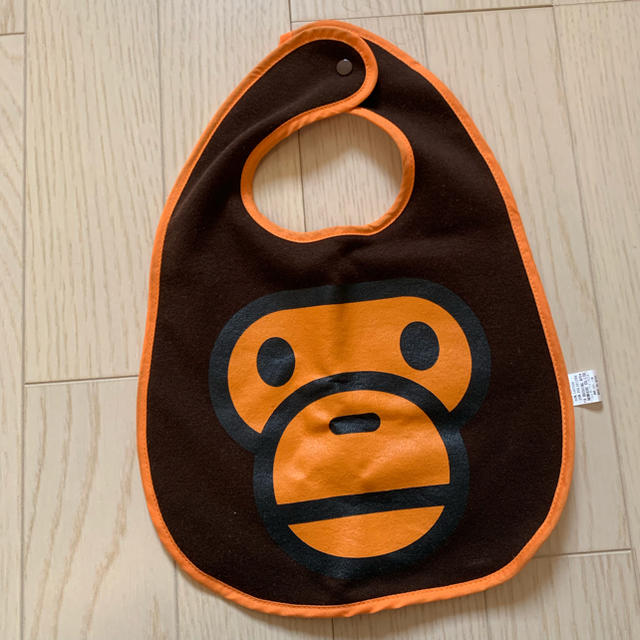 A BATHING APE(アベイシングエイプ)のA BATHING APE スタイ よだれかけ キッズ/ベビー/マタニティのこども用ファッション小物(ベビースタイ/よだれかけ)の商品写真