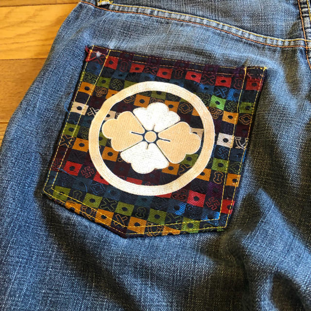 EVISU(エビス)の確実正規 evisu 家紋 刺繍 34インチ メンズのパンツ(デニム/ジーンズ)の商品写真