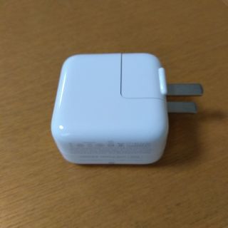 アイパッド(iPad)のIpad充電器　純正品(バッテリー/充電器)