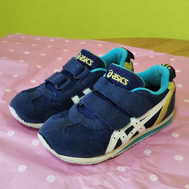 asics(アシックス)のasics 17.5cm キッズ/ベビー/マタニティのキッズ靴/シューズ(15cm~)(スニーカー)の商品写真