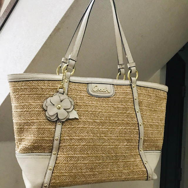 中美品 ♡ COACH ♡夏用トートバッグ ♡ 花チャーム付き