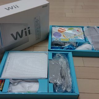 ウィー(Wii)の翌日発送・送料無料・wii ホワイトセット(家庭用ゲーム機本体)