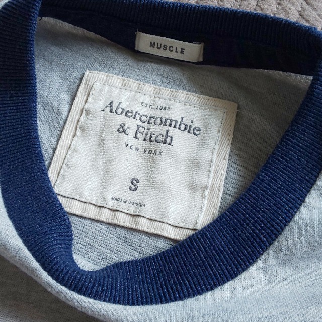 Abercrombie&Fitch(アバクロンビーアンドフィッチ)のアバクロTシャツ メンズのトップス(Tシャツ/カットソー(半袖/袖なし))の商品写真