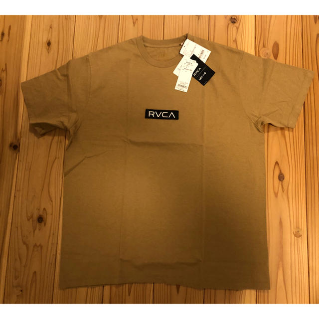 RVCA(ルーカ)のRVCA パッチロゴT ベージュ  Sサイズ メンズのトップス(Tシャツ/カットソー(半袖/袖なし))の商品写真