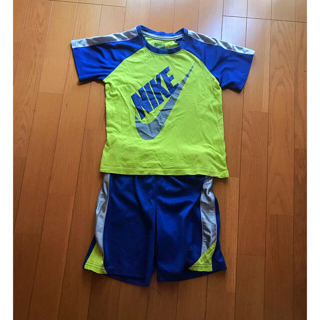 NIKE(ナイキ)のNike 上下セット 120 キッズ/ベビー/マタニティのキッズ服男の子用(90cm~)(Tシャツ/カットソー)の商品写真