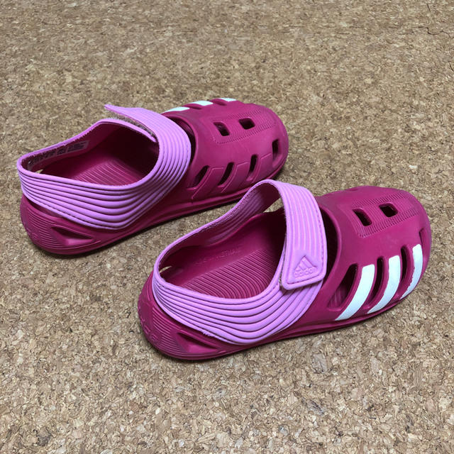 adidas(アディダス)のアディダス サンダル 水遊び 川遊び 海 キッズ/ベビー/マタニティのキッズ靴/シューズ(15cm~)(サンダル)の商品写真