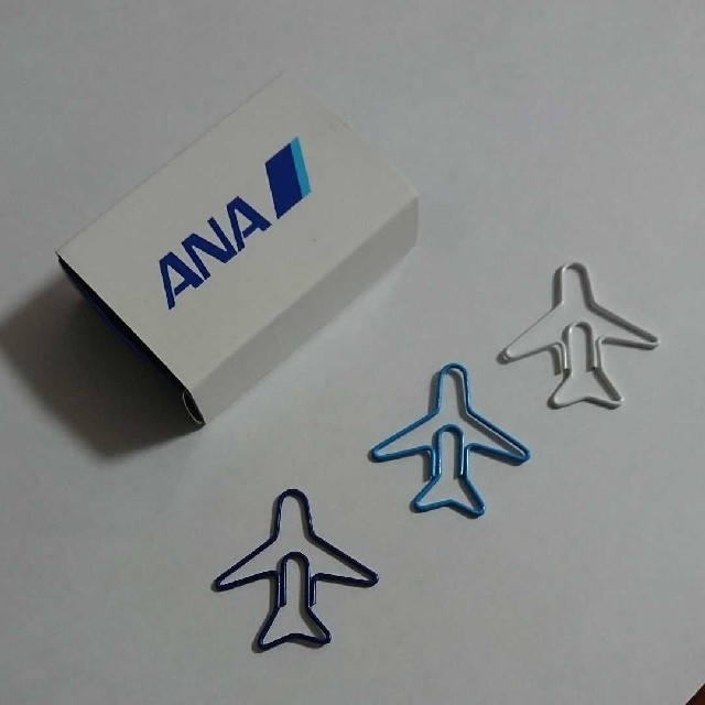 ANA(全日本空輸)(エーエヌエー(ゼンニッポンクウユ))のANA飛行機型クリップ エンタメ/ホビーのコレクション(ノベルティグッズ)の商品写真