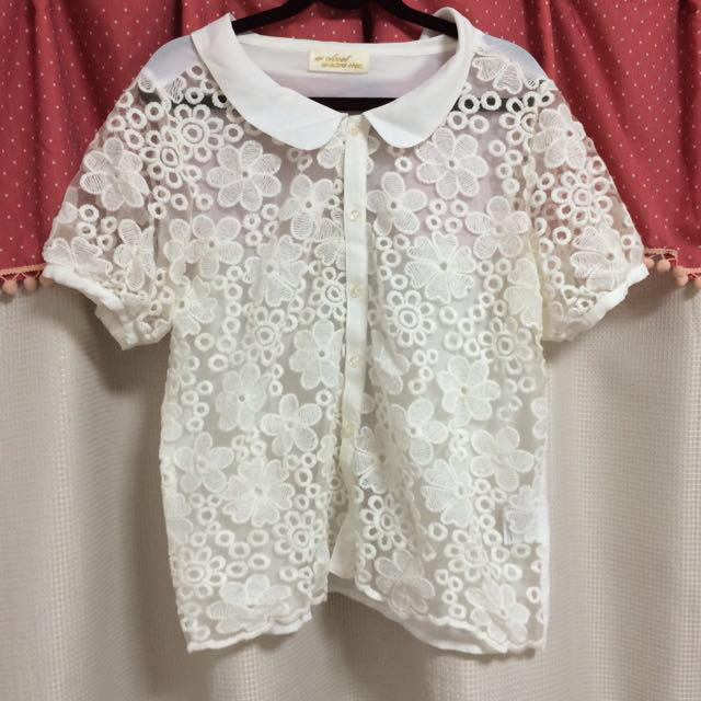 w closet(ダブルクローゼット)の花柄♡シャツ レディースのトップス(シャツ/ブラウス(半袖/袖なし))の商品写真