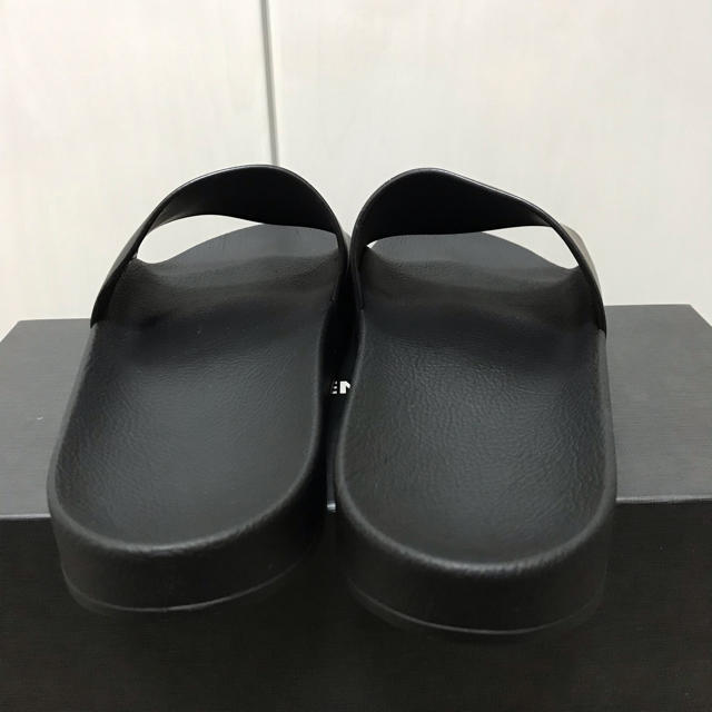 FEAR OF GOD(フィアオブゴッド)のFear Of God Essentials Slide Sandals 黒 メンズの靴/シューズ(サンダル)の商品写真