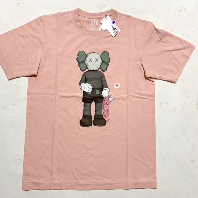 UNIQLO(ユニクロ)のkaws Tシャツ 新品 送料無料 メンズのトップス(Tシャツ/カットソー(半袖/袖なし))の商品写真