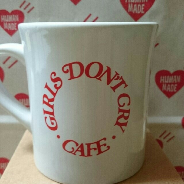 GDC(ジーディーシー)の新品 Girls Don't Cry 原宿ポップアップ限定マグカップ 送料込み インテリア/住まい/日用品のキッチン/食器(グラス/カップ)の商品写真