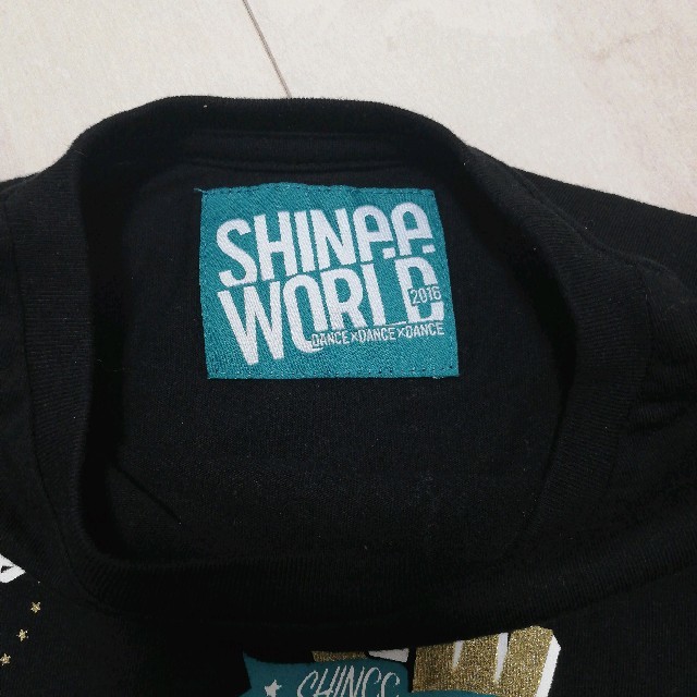 SHINee(シャイニー)のSHINee Tシャツ エンタメ/ホビーのタレントグッズ(アイドルグッズ)の商品写真