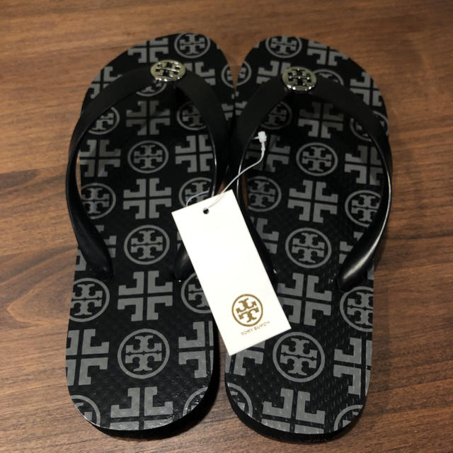 Tory Burch(トリーバーチ)のトリーバーチ ビーチサンダル 黒 シルバー レディースの靴/シューズ(ビーチサンダル)の商品写真