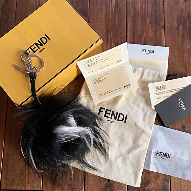 FENDI(フェンディ)の大人気 FENDI バッグバグズモンスターチャーム カモフラ シルバーフォックス レディースのアクセサリー(チャーム)の商品写真