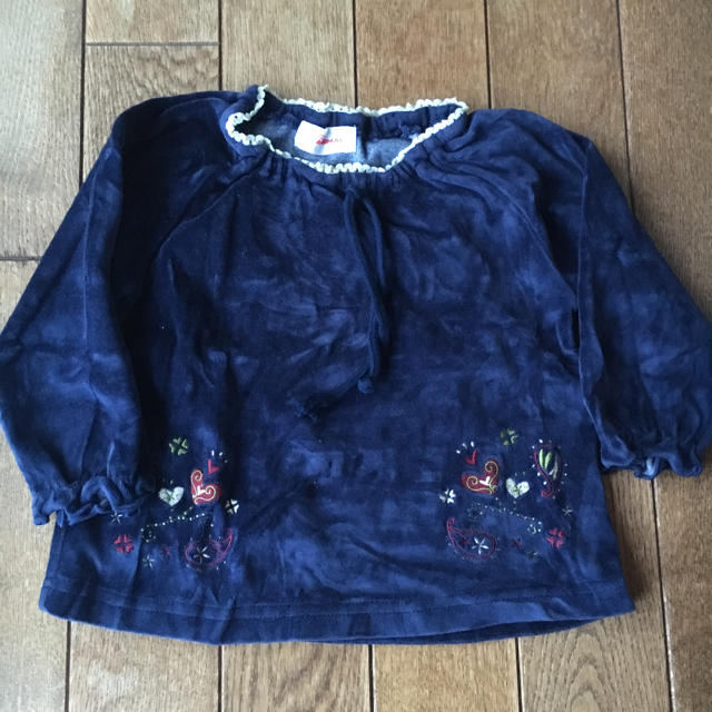 90  ベロア素材  長袖 カットソー キッズ/ベビー/マタニティのキッズ服女の子用(90cm~)(Tシャツ/カットソー)の商品写真