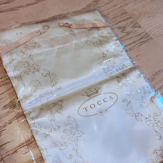 トッカ(TOCCA)のTOCCA サテン 巾着袋(ポーチ)