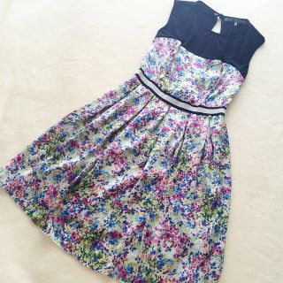 ゲス(GUESS)のGUESS 花柄ワンピ★送料込(ミニワンピース)