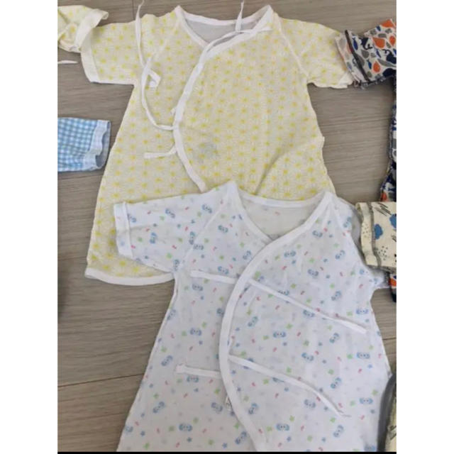 西松屋(ニシマツヤ)の新生児肌着 ロンパース キッズ/ベビー/マタニティのベビー服(~85cm)(肌着/下着)の商品写真