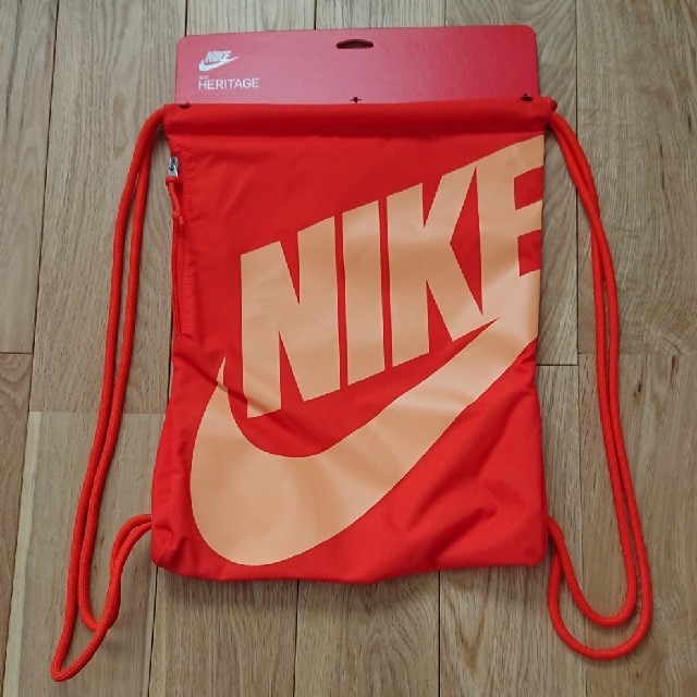 NIKE(ナイキ)のNIKE ナイキ ナップサック ヘリテージ オレンジ レディースのバッグ(リュック/バックパック)の商品写真