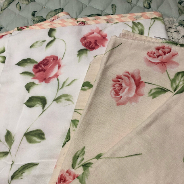 LAURA ASHLEY(ローラアシュレイ)のLOVE様専用です キッズ/ベビー/マタニティの寝具/家具(タオルケット)の商品写真