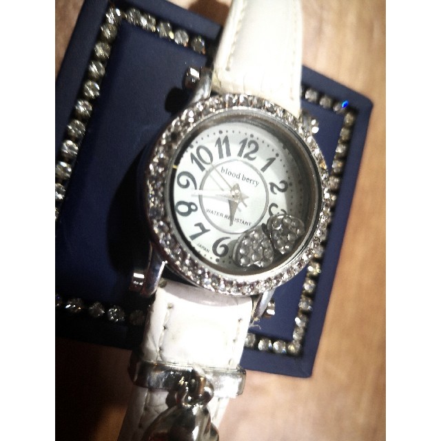キラキラストーン・腕時計の通販 by なみ's shop｜ラクマ