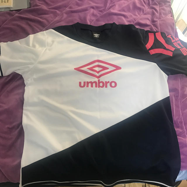 UMBRO(アンブロ)のアンブロ プラクティスシャツ スポーツ/アウトドアのサッカー/フットサル(ウェア)の商品写真