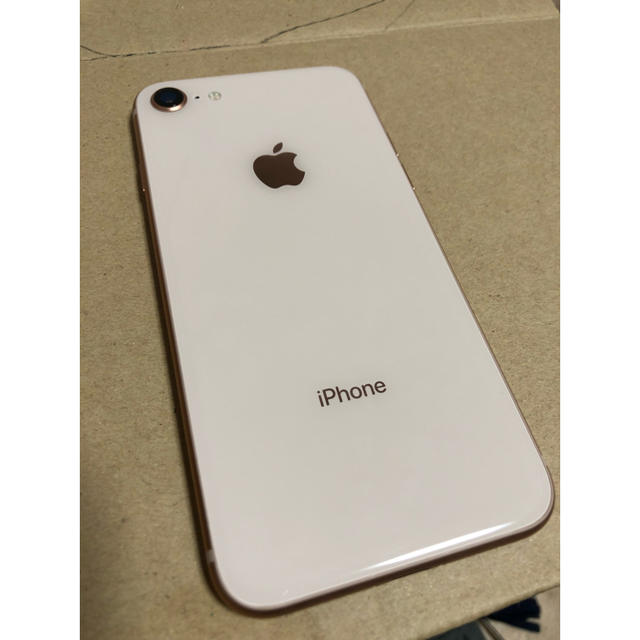 Apple(アップル)のiphone8 64G au スマホ/家電/カメラのスマートフォン/携帯電話(スマートフォン本体)の商品写真