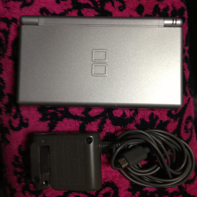 任天堂 DS Lite 充電器付きのサムネイル