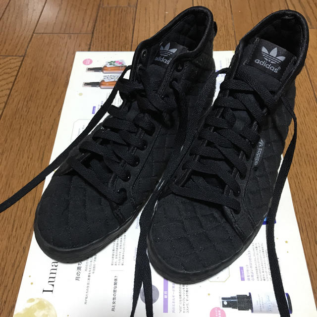 adidas(アディダス)のとんとん様専用 アディダス キルティング スニーカー  25センチ レディースの靴/シューズ(スニーカー)の商品写真