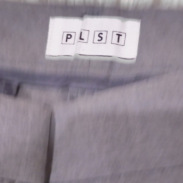 PLST(プラステ)のプラステ　テーパードパンツ レディースのパンツ(クロップドパンツ)の商品写真