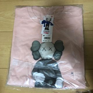 ユニクロ(UNIQLO)のkaws ピンク (Tシャツ/カットソー(半袖/袖なし))