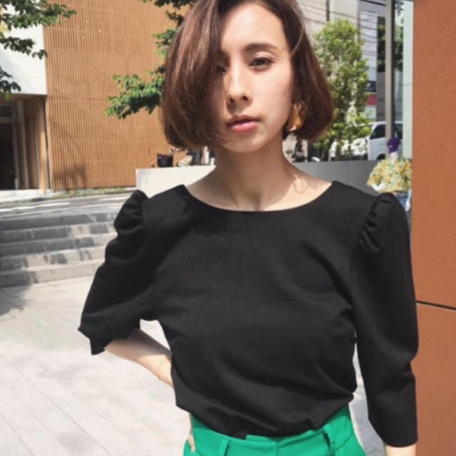 Ameri VINTAGE(アメリヴィンテージ)のAmeri Vintage POOFY shoulder Top レディースのトップス(シャツ/ブラウス(長袖/七分))の商品写真