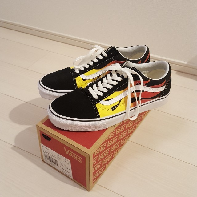 VANS(ヴァンズ)のVANS  ﾊﾞﾝｽﾞOLD SKOOL  ﾌｧｲﾔｰ　ﾌﾚｲﾑ　 27.0 メンズの靴/シューズ(スニーカー)の商品写真