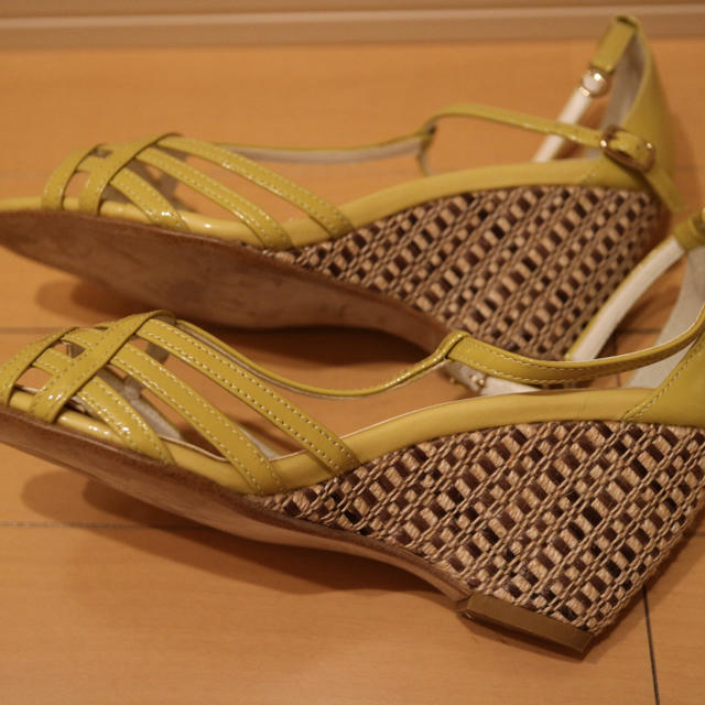 DIANA(ダイアナ)のDiana エナメルサンダル レディースの靴/シューズ(サンダル)の商品写真