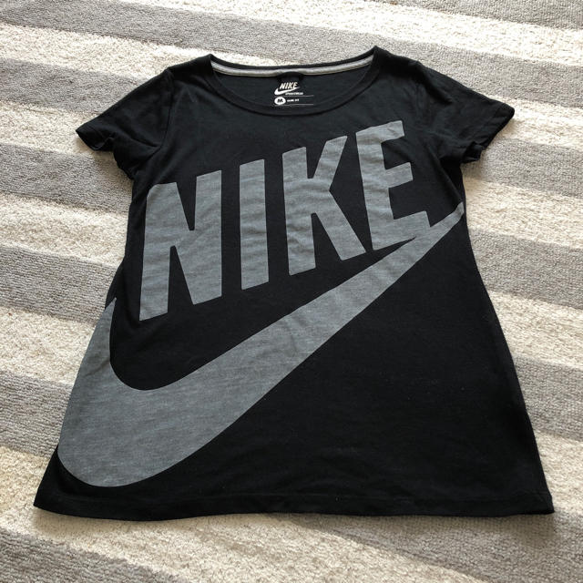 NIKE(ナイキ)のナイキのＴシャツ M  デカロゴ レディースのトップス(Tシャツ(半袖/袖なし))の商品写真