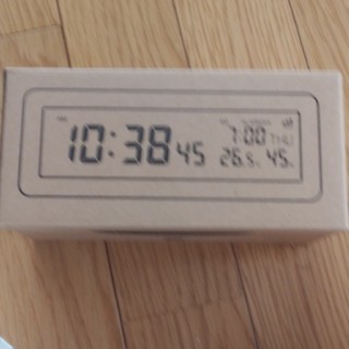 ムジルシリョウヒン(MUJI (無印良品))のデジタル電波時計　無印良品　ホワイト(置時計)
