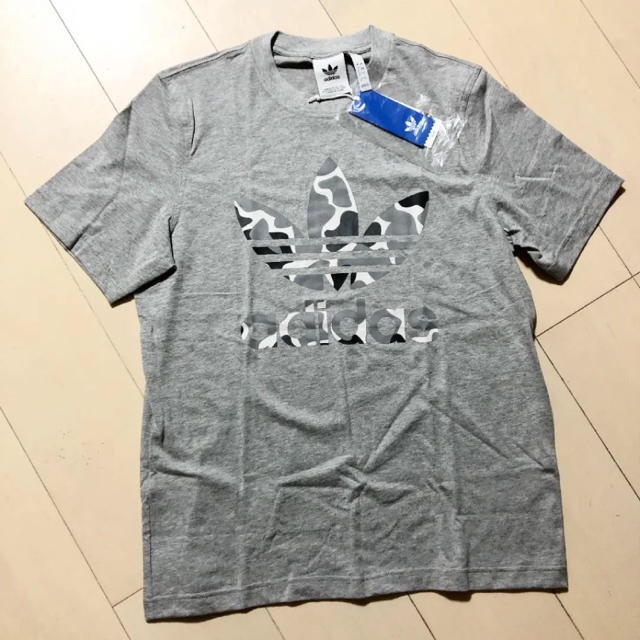 adidas(アディダス)の未使用 adidas グレー Tシャツ サイズL メンズのトップス(Tシャツ/カットソー(半袖/袖なし))の商品写真