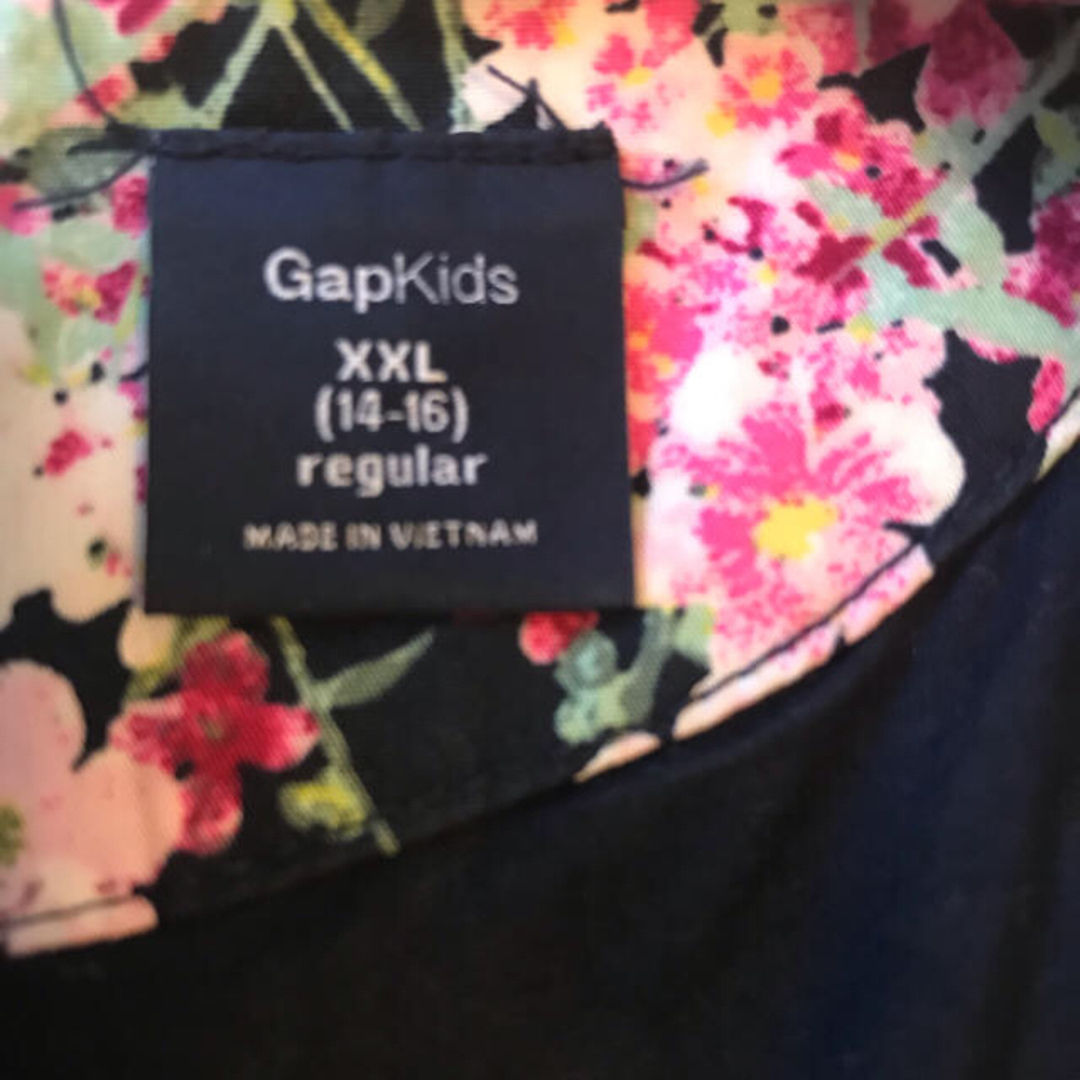 GAP Kids(ギャップキッズ)のGAP 花柄 ワンピ 紺色 キッズ/ベビー/マタニティのキッズ服女の子用(90cm~)(ワンピース)の商品写真