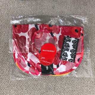 マリメッコ(marimekko)の専用です☆マリメッコ エプロン 赤色(お食事エプロン)