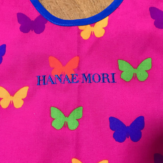 HANAE MORI(ハナエモリ)のハナエモリ 華やか蝶々柄エプロン【未使用】 インテリア/住まい/日用品のキッチン/食器(その他)の商品写真