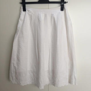 フェルゥ(Feroux)の再出品！Ferouxのふんわり白スカート(ひざ丈スカート)